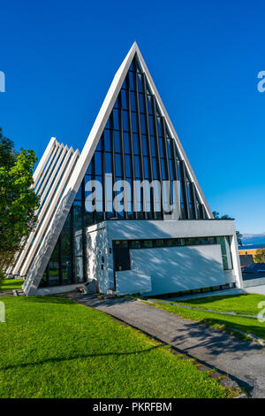 TROMSO, NORVEGIA, Agosto 28, 2018: Tromsdalen Chiesa o la Cattedrale Artica in Tromso Foto Stock