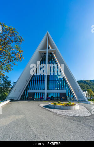 TROMSO, NORVEGIA, Agosto 28, 2018: Tromsdalen Chiesa o la Cattedrale Artica in Tromso Foto Stock