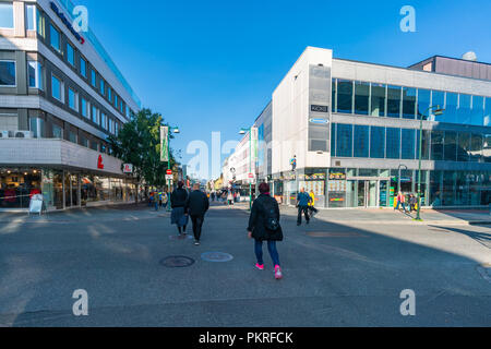 TROMSO, Norvegia - 28 agosto 2018: Street View di Tromso. Situato a 350 chilometri a nord del Circolo Polare Artico è la più grande città del nord della Norvegia e po Foto Stock