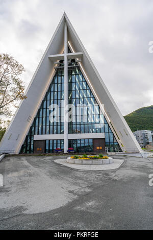 TROMSO, NORVEGIA, Agosto 28, 2018: Tromsdalen Chiesa o la Cattedrale Artica in Tromso Foto Stock