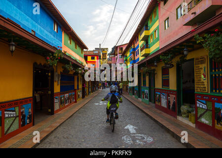 Guatape belle e colorate strade, Colombia Foto Stock