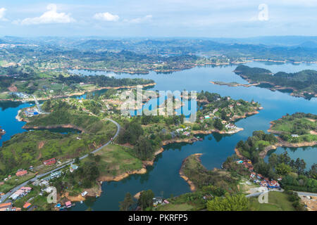 Lago Guatape visto dalla parte superiore della famosa Rock (Piedra) Foto Stock