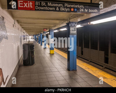 La città di New York, Stati Uniti d'America - 10 Settembre 2018: La stazione della metropolitana di 81 Street, il museo di storia naturale. Foto Stock