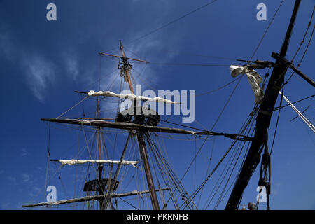 Una nave pirata chiamato Etoile du Roi ormeggiata in Quai de Terre Neuve, Saint Malo, Bretagna Francia Foto Stock