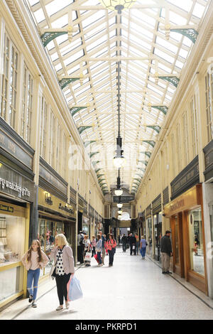 Glasgow's Jewellery Quarter in Argyll Arcade, tra Argyle St e Buchanan Street nel centro della città, in Scozia, Regno Unito Foto Stock