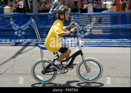 La kids race presso la Air Force cycling classic Clarendon Cup il 12 maggio 2010, in Arlington, Virginia. Foto Stock