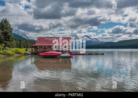 Il Lago Maligne Boatshed Foto Stock