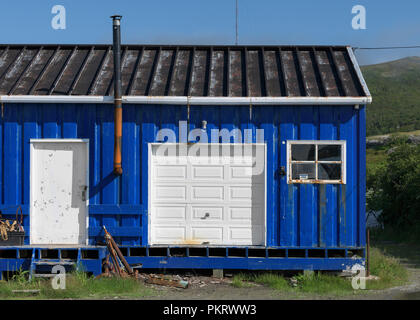 Colorata blu royal capannone e garage su Moore's Drive in San Antonio, Terranova Foto Stock
