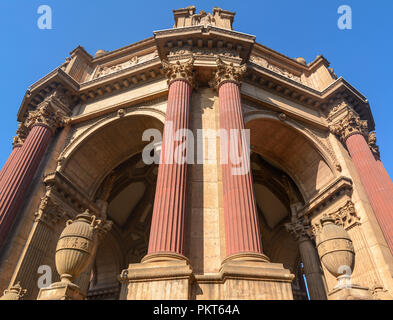 I dettagli esterni della grande cupola bianca del Palazzo delle Belle Arti Theatre di San Francisco Foto Stock