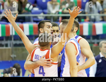 Varna, Bulgaria. Xiv Sep, 2018. La gioia del team di Puerto Rico.FIVB Pallavolo uomini del Campionato del Mondo 2018, pool D, Bulgaria vs Puerto Rico. Palazzo della Cultura e dello Sport, Varna/Bulgaria, .le squadre della Finlandia, Cuba, Puerto Rico, Polonia, Iran e co-host La Bulgaria sta giocando in pool D nel turno preliminare. Credito: Wolfgang Fehrmann/ZUMA filo/Alamy Live News Foto Stock