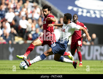 Londra, Regno Unito. Xv Sep, 2018. Liverpool è Mohamed Salah (L) vies con Tottenham Hotspur di Mousa Dembele durante la Premier League inglese match tra Tottenham Hotspur e Liverpool presso la stadio di Wembley a Londra, in Gran Bretagna il 7 settembre 15, 2018. Liverpool ha vinto 2-1. Credito: Han Yan/Xinhua/Alamy Live News Foto Stock