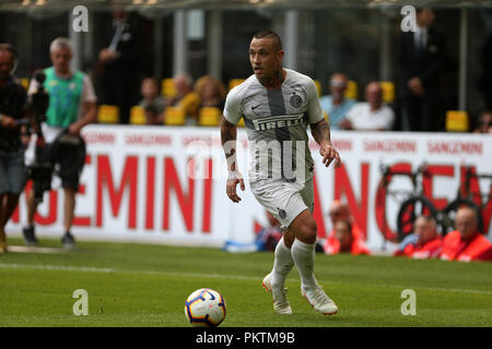 Milano, Italia. 15 Settembre, 2018. Radja Nainggolan di FC Internazionale in azione durante la Serie A match tra FC Internazionale e Parma Calcio. Credito: Marco Canoniero/Alamy Live News Foto Stock