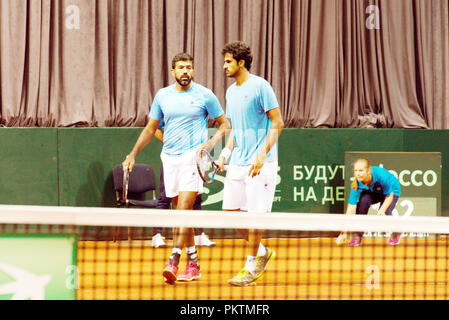 Kraljevo, Serbia. Il 15 settembre 2018. Rohan Bopanna e Saketh Myneni dell India in azione nel raddoppia il match di Coppa Davis 2018 Tennis World Group Play-off intorno al centro Sportski Ibar in Kraljevo, Serbia. Credito: Karunesh Jöhri/Alamy Live News. Foto Stock