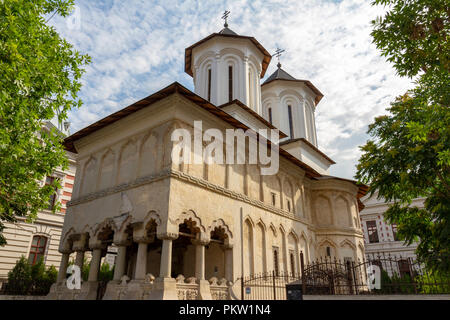 Vista esterna del Coltea e Chiesa o (tre Hierarchs-Coltea Biserica) Colțea București a Bucarest, in Romania. Foto Stock