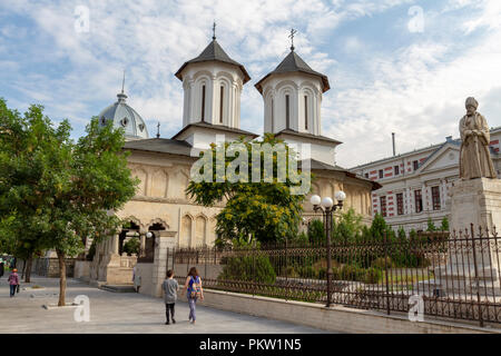 Vista esterna del Coltea e Chiesa o (tre Hierarchs-Coltea Biserica) Colțea București a Bucarest, in Romania. Foto Stock