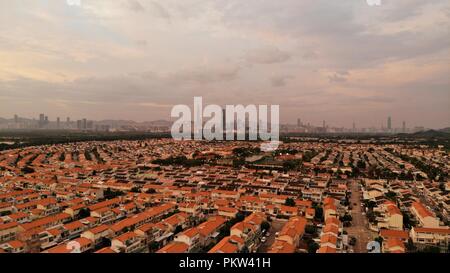 Villaggio in Tai Sang Wai , tramonto prima di tifone mangkhut Foto Stock