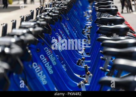 04-2018 New York. Biciclette a noleggio in Manhattan. È Citibike biciclette pubbliche del sistema di condivisione. Foto: © Simon Grosset Foto Stock