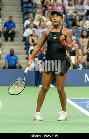 Naomi Osaka (JPN) competere in semifinale al 2018 US Open di Tennis. Foto Stock