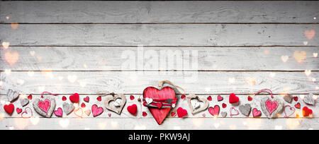 Il giorno di San Valentino ornamento Su Vintage tavolato in legno Foto Stock