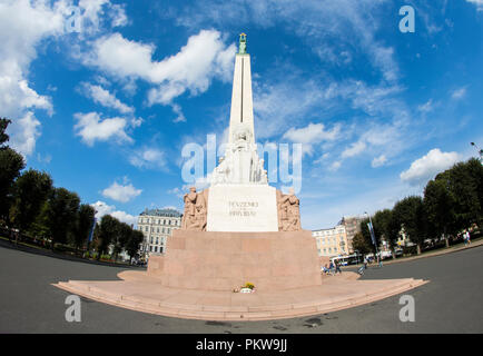 Il Monumento alla libertà di Riga, Lettonia Foto Stock