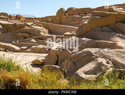 Impostazione della roccia di granito Obelisco incompiuto in antichi egizi cava, Aswan, Egitto, Africa Foto Stock