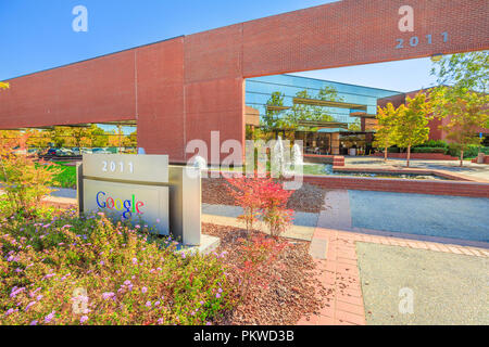 Mountain View, California, Stati Uniti d'America - Agosto 13, 2018: i nuovi uffici di Google a Riva Technology Park, 2011 Stierlin corte.la Silicon Valley giant ha numerosi edifici che si trovano nella zona della Baia di San Francisco Foto Stock