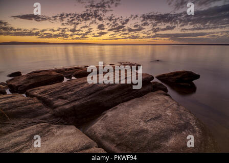 Un bellissimo tramonto sul Lago Cootharaba, Sunshine Coast, Australia Foto Stock