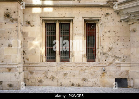 Guerra Mondiale 2 danni shell sul restaurato recentemente Palais de Justice, Rouen, Normandia, Francia. Foto Stock