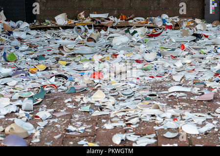 Frammenti portare fortuna, Polterabend. Foto Stock