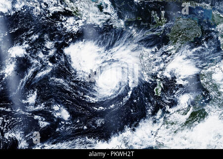 Colore naturale immagine di Super Typhoon Mangkhut. La vista satellitare. Gli elementi di questa immagine fornita dalla NASA Foto Stock