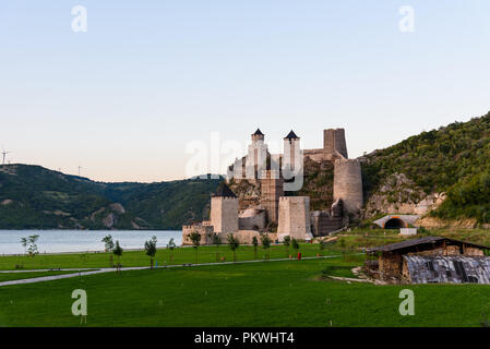 Antica fortezza di Golubac sul fiume Danubio in Serbia Foto Stock