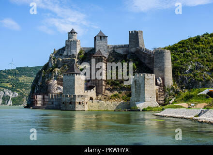 Golubac medievale fortezza sul fiume Danubio in Serbia Foto Stock