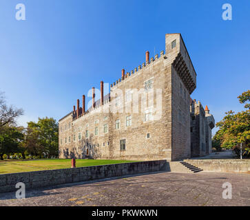 Guimaraes, Portogallo. Braganza Dukes Palace o Palacio dos Duques de Braganca, un palazzo medioevale e museo. Foto Stock