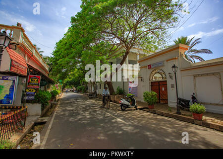 Alliance Francaise Pondicherry - situato in un bel viale alberato avenun Foto Stock