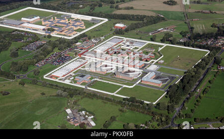 Vista aerea di HMP Wymott e HMP Garth (più lontano), due prigioni adiacenti vicino a Leyland, Lancashire Foto Stock