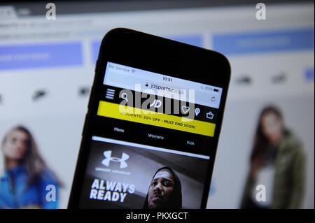 JD Sports sito web su un telefono e sito web Foto Stock