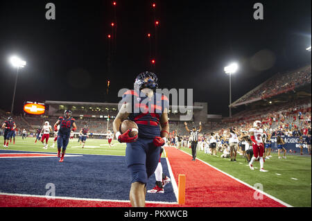 Tucson, Arizona, Stati Uniti. Xv Sep, 2018. L'Arizona running back ANTHONY MARISCAL (25) celebra un touchdown contro il sud dello Utah Sabato, Sett. 15, 2018 in Arizona Stadium di Tucson, Arizona. Arizona ha vinto 62-31 contro il sud dello Utah. Credito: Jeff Brown/ZUMA filo/Alamy Live News Foto Stock