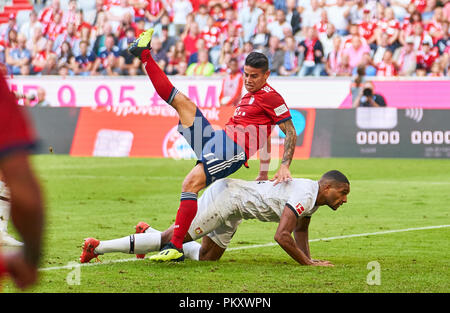 Monaco di Baviera, Germania. Il 15 settembre 2018. James RODRIGUEZ, FCB 11 shoot 3-1 gol contro Lukas HRADECKY, Lev 1 Jonathan TAH, Lev 4 FC Bayern Monaco - Bayer 04 Leverkusen 3-1 - DFL REGOLAMENTI VIETANO QUALSIASI USO DI FOTOGRAFIE come sequenze di immagini e/o quasi-VIDEO - 1.della Lega calcio tedesca , Monaco di Baviera, 15 settembre 2018, STAGIONE 2018/2019, giornata 4 © Peter Schatz / Alamy Live News Foto Stock