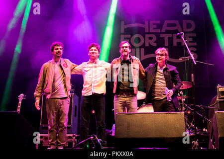 Ramsbottom, Inghilterra. Il 15 settembre 2018. Una fantastica serie dal rivestimento del padiglione Bluetones sabato, a testa per il Festival delle colline. Ringraziando il pubblico entusiasta alla fine dello spettacolo. Credito: Ashley Greb/Alamy Live News Foto Stock