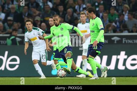 Monchengladbach, Germania. Xv Sep, 2018. firo: 15.09.2018, calcio, 1.Bundesliga, stagione 2018/2019, Borussia Monchengladbach, Gladbach - FC Schalke 04, Nabil BENTALEB, sinistra e Sebastian RUDY, Schalke | Utilizzo di credito in tutto il mondo: dpa/Alamy Live News Foto Stock