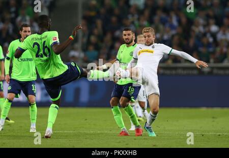 Monchengladbach, Germania. Xv Sep, 2018. firo: 15.09.2018, calcio, 1.Bundesliga, stagione 2018/2019, Borussia Monchengladbach, Gladbach - FC Schalke 04, Christoph KRAMER, Gladbach destra versus SANE | Utilizzo di credito in tutto il mondo: dpa/Alamy Live News Foto Stock