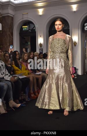 La London Fashion Week Primavera/Estate 2019 raccolta Foto Stock