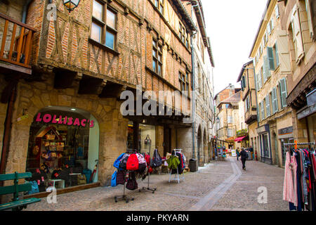 Negozi e tipiche case a graticcio in Figeac Francia Foto Stock