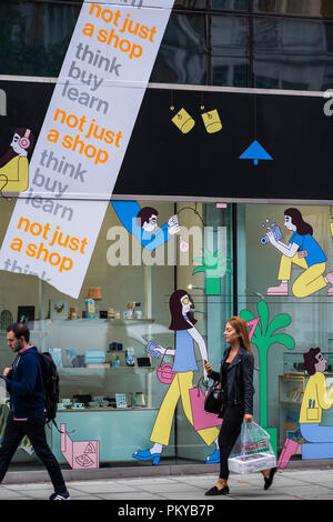 Università delle Arti di 272 High Holborn, Londra, Inghilterra, Regno Unito Foto Stock