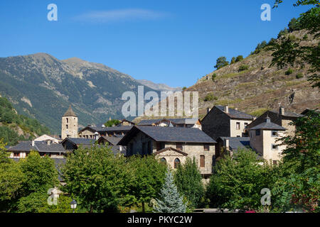 Case di pietra e chiesa di Ordino, Andorra Foto Stock