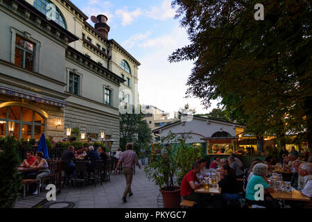 München Monaco di Baviera : biergarten Hofbräukeller, Oberbayern, Alta Baviera, Baviera, Baviera, Germania Foto Stock