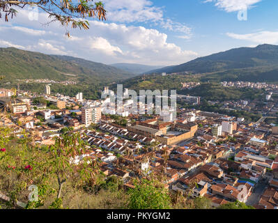 San Gil, Colombia Panorama da un Viepoint La Gruta Foto Stock