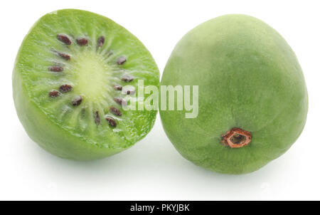 Actinidia arguta conosciuta come baby kiwi in Copenhagen, Danimarca Foto Stock