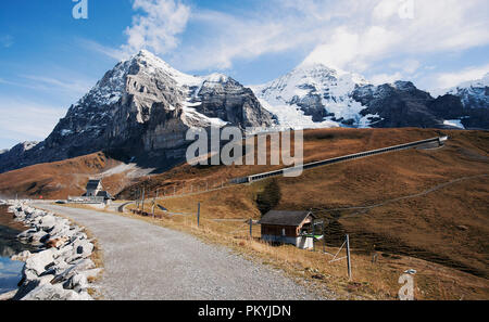 Il percorso di allineamento di Eiger a piedi dalla Jungfrau, Svizzera Foto Stock