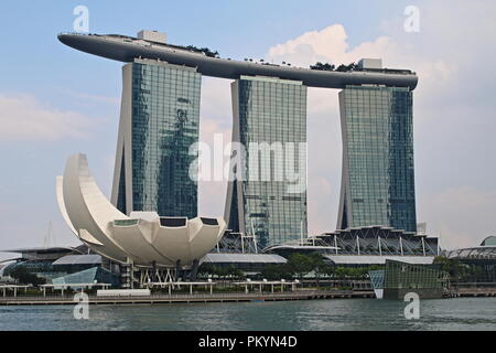 Il Marina Bay Sands Hotel e arte Museo della Scienza, Singapore, Asia Foto Stock